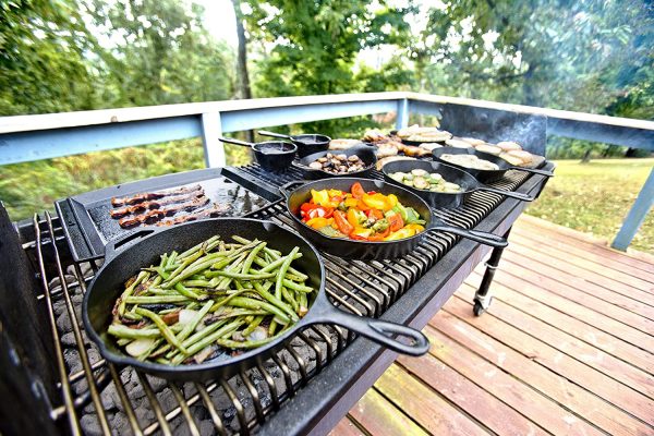 Lodge Seasoned Cast Iron Skillet - 12 Inch Ergonomic Frying Pan with Assist Handle, black - Image 5