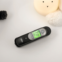 Braun; ThermoScan; Ear thermometer; age precision; fever; hygienic; clinically accurate;