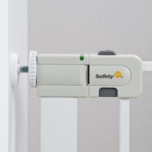 Safety 1st;home safety;door gates;Easy close metal;module 3;image 1;easy to install