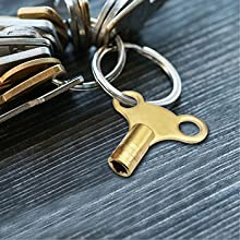 This branded key can be added easily to the keyring so it will not be lost.