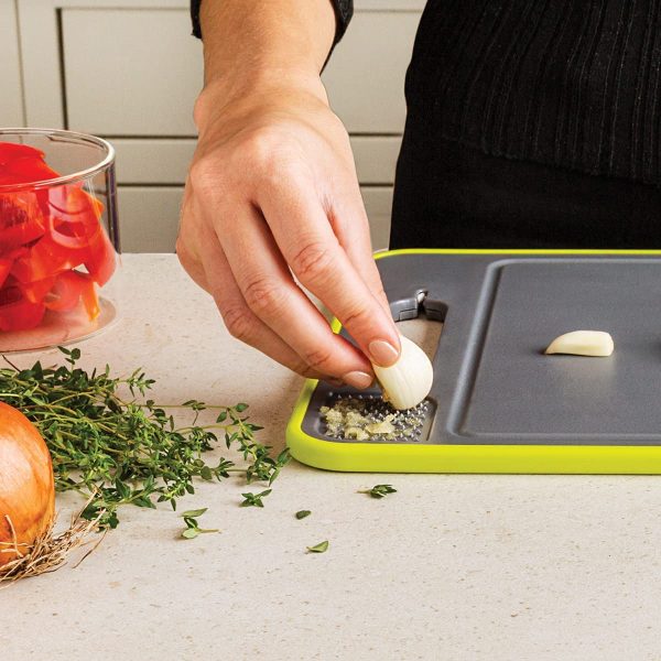 Fast Thaw 4-in-1 Chopping Board - The fast-defrosting chopping board that?s also a knife honer and spice grinder