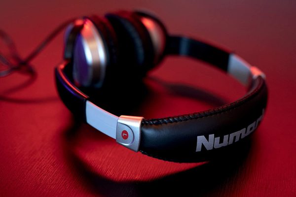 Numark HF125 - Ultra-Portable Professional DJ Headphones with 6 ft Cable, 40 mm Drivers for Extended Response & Closed Back Design for Superior Isolation