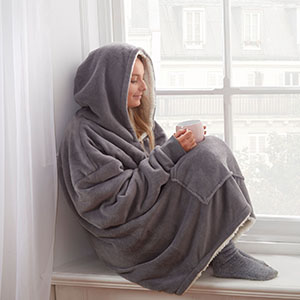 hoody,hoodie,blanket,fleece hoody,cosy blanket, cosy hoody,lounge, loungewear, pajamas,comfy pjamas
